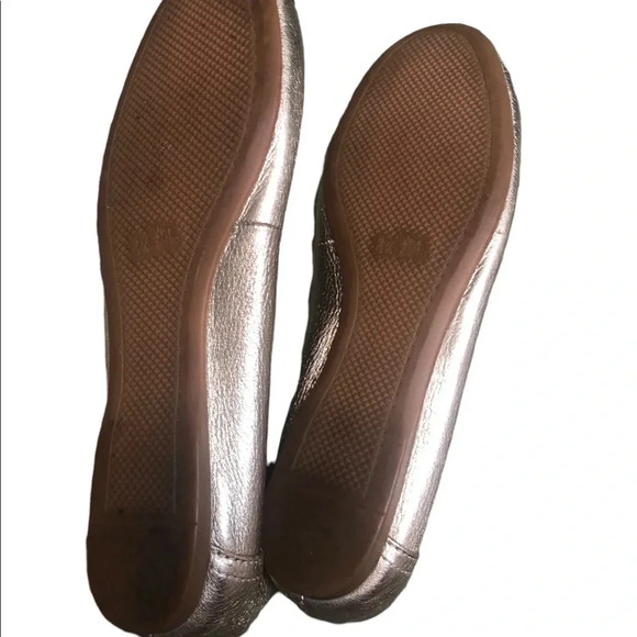 COACH GOLD LEATHER FLATS - Picture 4 of 6